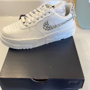 Air Force 1 Pixel sz 6
